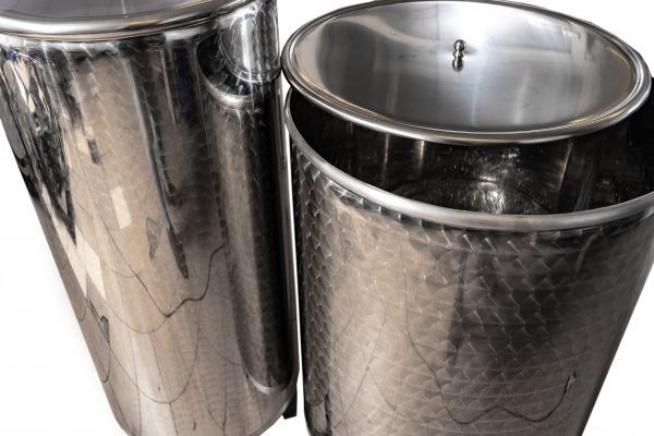 Anti-dust covers of stainless steel tank