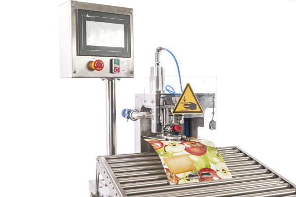 Automatic Bag in Box and pouch filler for juice and other liquids